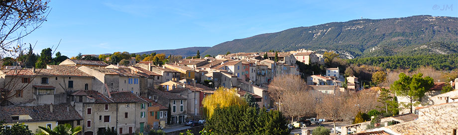 vue du village de cabrières d'Aigues village du  Luberon