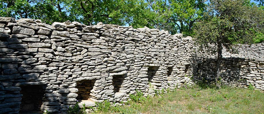 Le rucher de l'enclos des bories de Bonnieux , Luberon