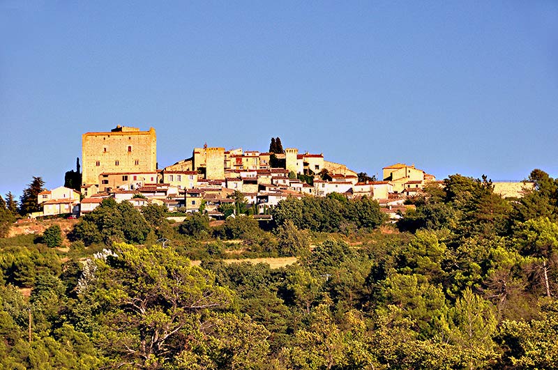 Le village de Caseneuvevillage perché dans le Luberon