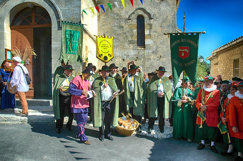 Cliquez pour voir  la Fête  du petit epeautre et Médiévale de Monieux