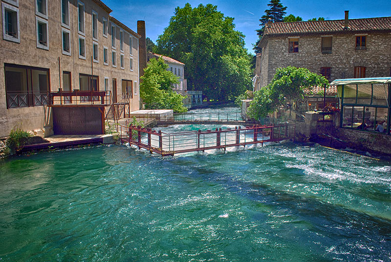 Discovery the  Fontaine vaucluse  Monts Vaucluse  natural site