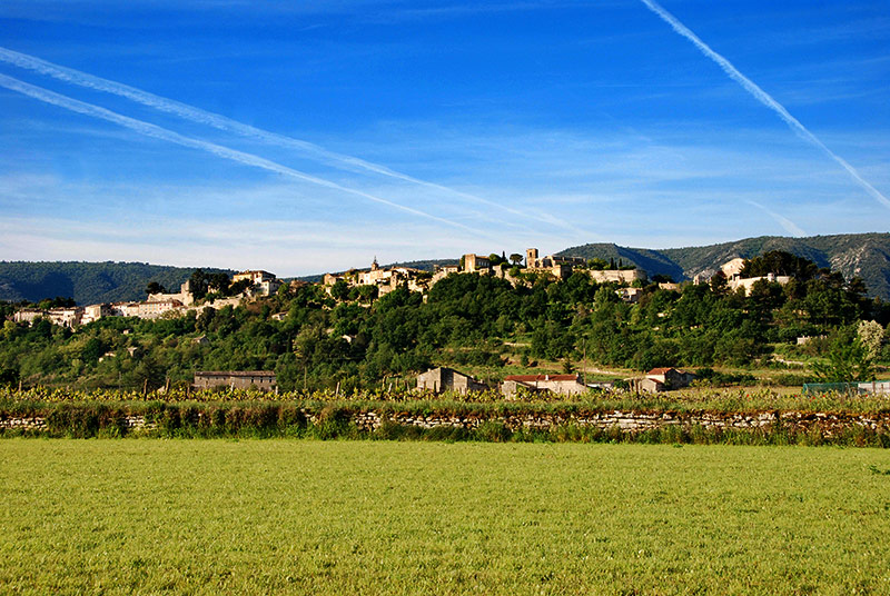 Le village de Menerbes Versant Nord du Luberon,Vaucluse
