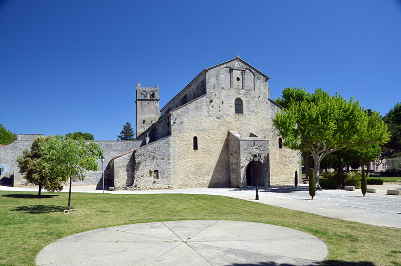 cliquez pour voir la galerie photos de la cathedrale et du cloitre de  Vaison la romaine