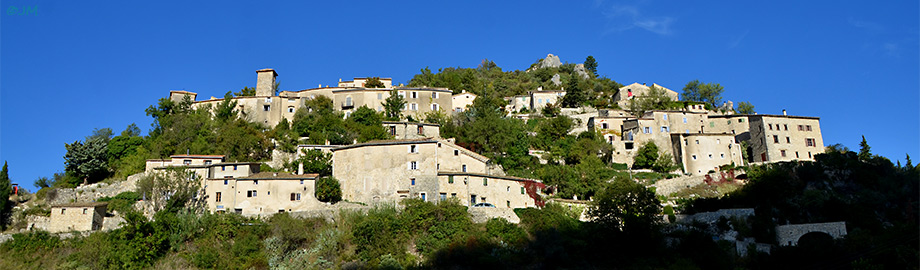 panorama du village de Brantes  sur le versant Nord du Mont-Ventoux