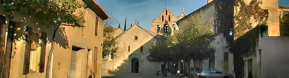 l'eglise du village de caderousse,vaucluse