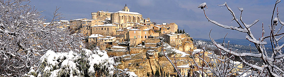 Panorama du Village de Gordes Sous La Neige