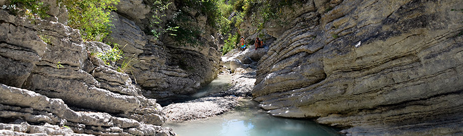 Canyon dans les gorges du Toulourenc  vers  le village d'Aulans