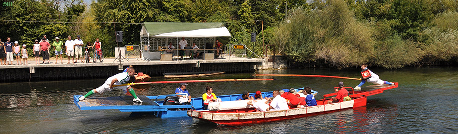 Jeu de Joutes à l'Isle sur la Sorgue ,La Venise Provençale