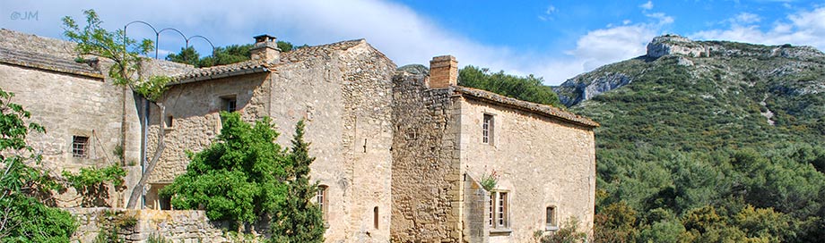 Village des Taillades au pied du petit Luberon