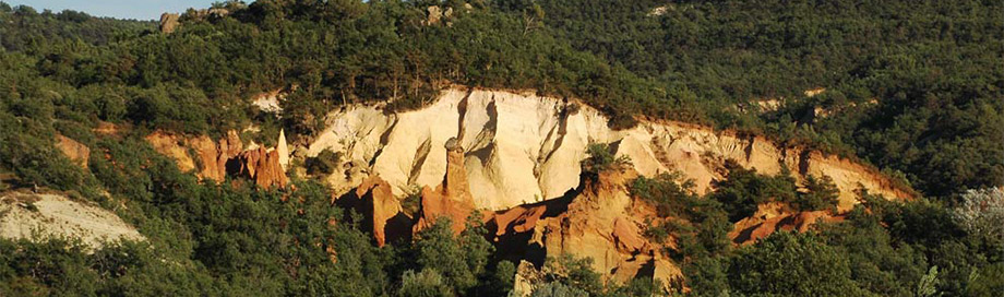 Rustrel vue du Colorado Provençal